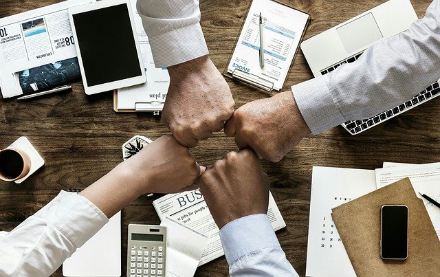 paper-3213924_640 Business meeting